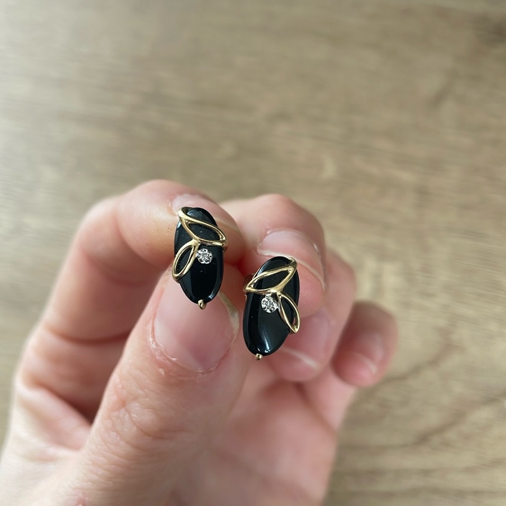 Vintage 80s 90s Art Deco 10k Solid Yellow Gold Onyx Studs with White Diamonds - Picture 1 of 3